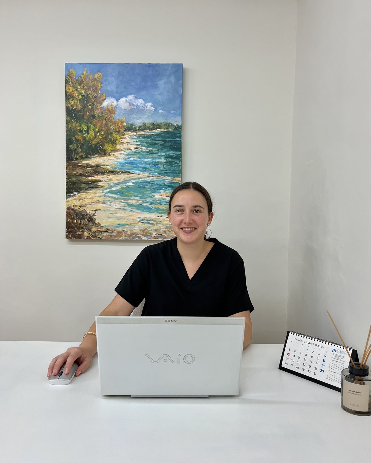Odontóloga de Clínica Dental Coll en la consulta